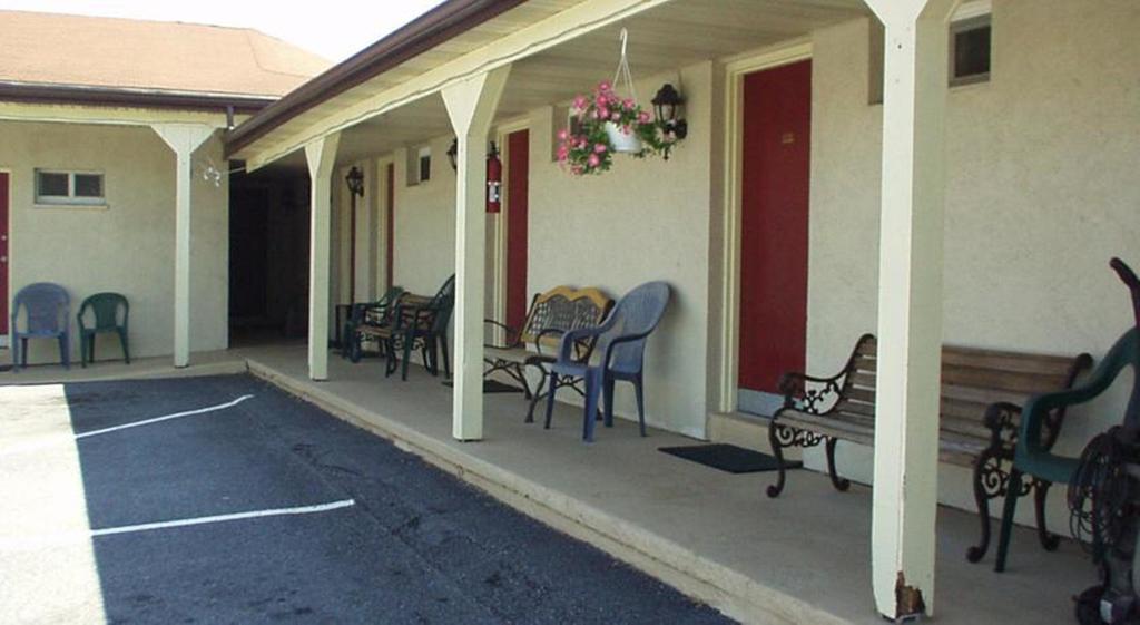 Hollander Motel New Holland Exterior photo