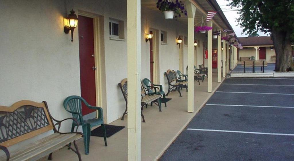 Hollander Motel New Holland Exterior photo
